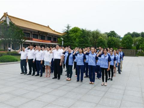 重溫入黨誓詞   緬懷英雄先烈——威騰集團(tuán)黨總支部組織全體黨員開展黨建活動(dòng)