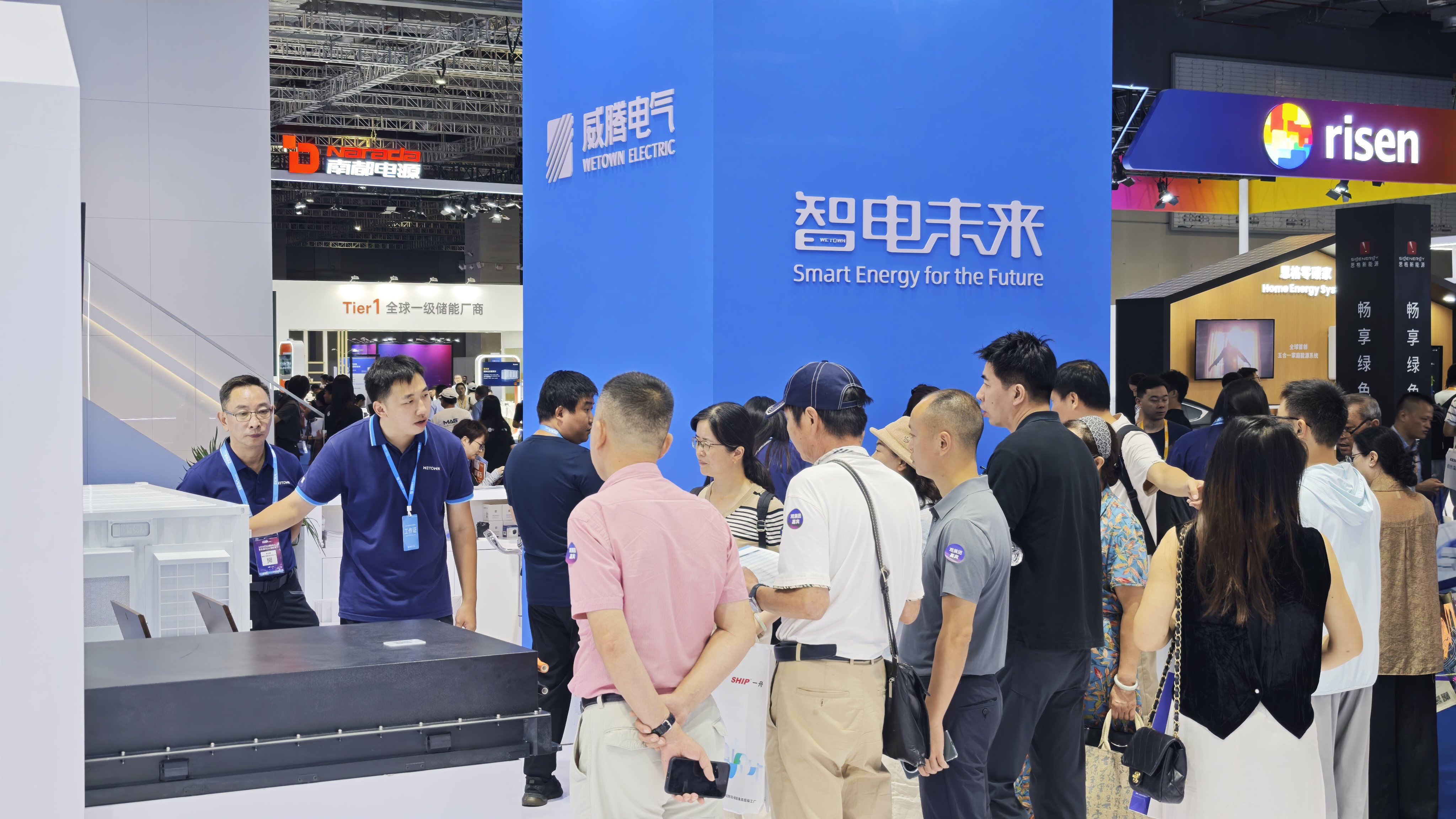 20250821153650_65842.jpg 儲(chǔ)能展人多.jpg